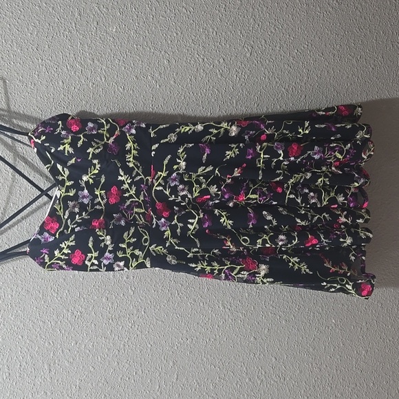 Dress - Picture 6 of 6